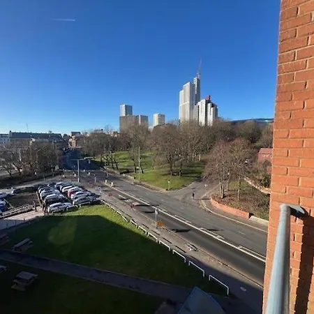 North Point, Centre